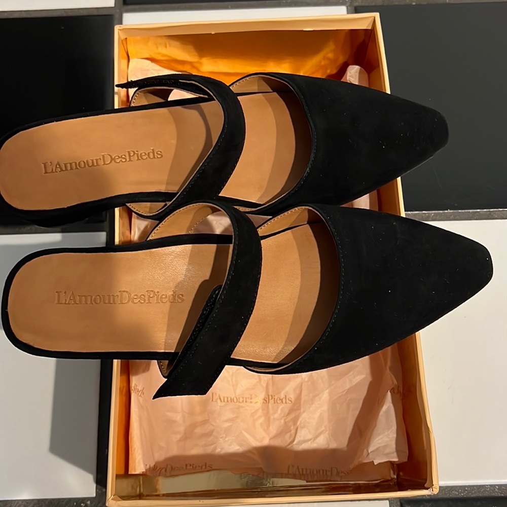 NWOT L'Amour Womens Baruk Black Suede Mules Size 9 Medium (B, M) (2466814)
